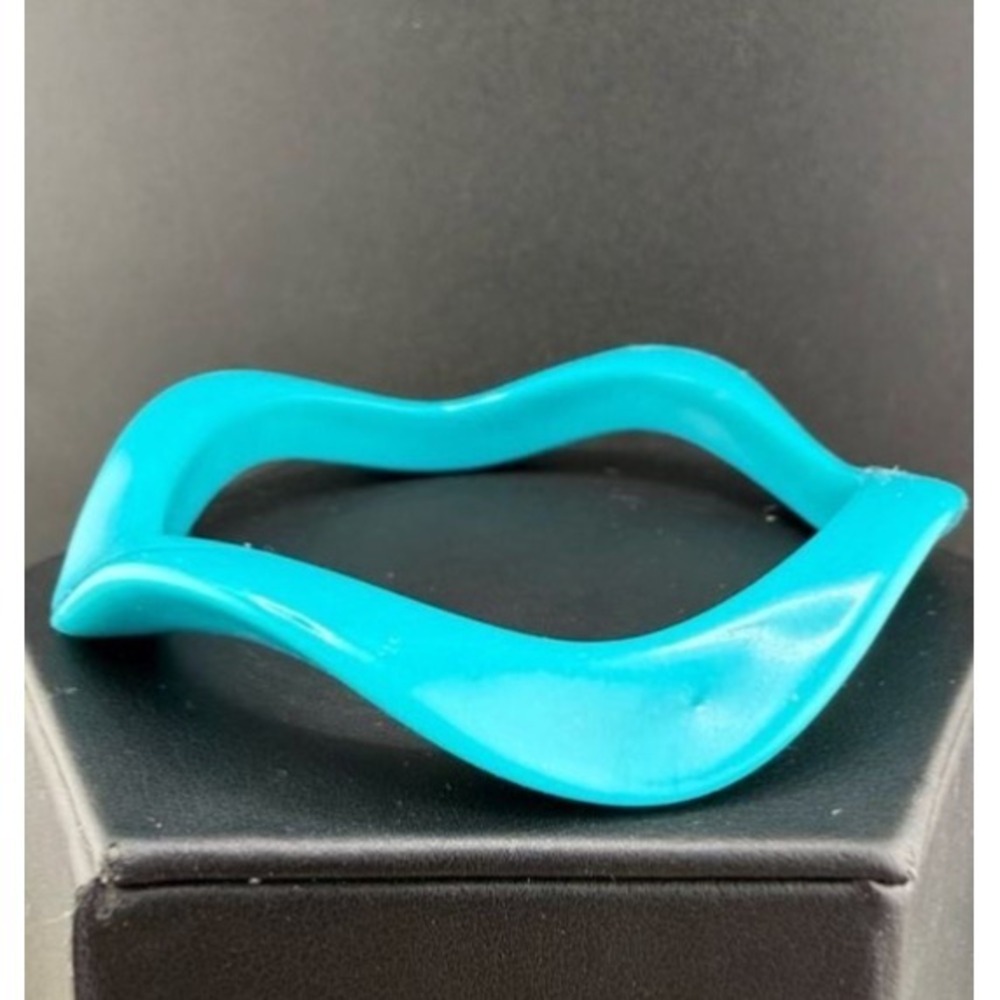 Vintage Estate Bangle Bracelet Blue Wave Acrylic Retro 8"